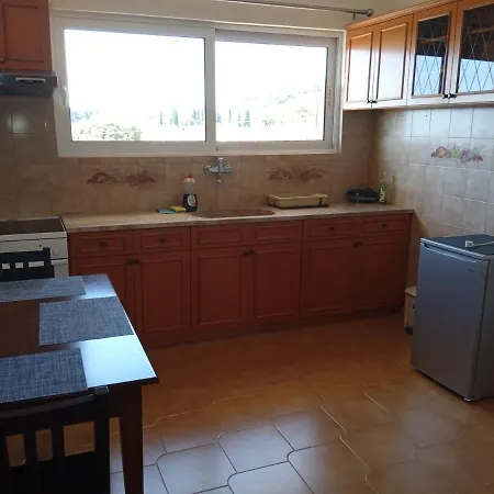 Nereids Apartments-agavi Petalídhion