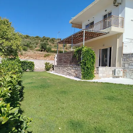 Nereids Apartments-agavi Petalidi